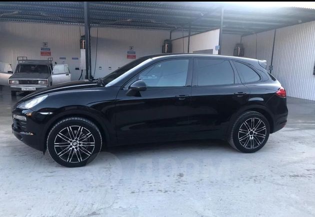 SUV   Porsche Cayenne 2014 , 2300000 , 