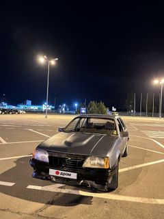 Седан Opel Rekord 1986 года, 91000 рублей, Симферополь