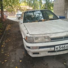 Седан Toyota Camry 1988 года, 100000 рублей, Новосибирск