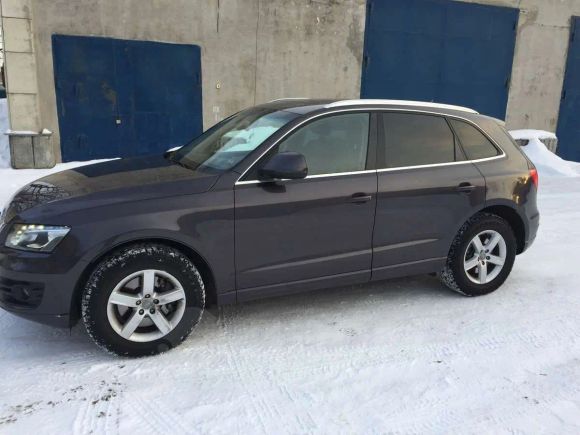 SUV   Audi Q5 2009 , 740000 , --