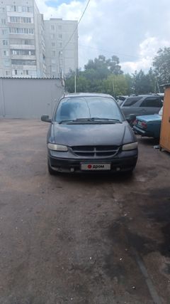 Минивэн или однообъемник Chrysler Voyager 1996 года, 250000 рублей, Омск