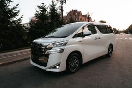 Минивэн или однообъемник Toyota Vellfire 2018 года, 4650000 рублей, Хабаровск