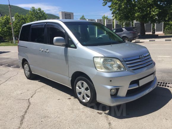    Toyota Noah 2002 , 500000 , 