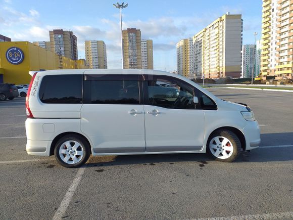    Nissan Serena 2007 , 610000 , 