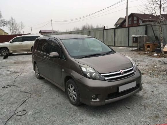    Toyota Isis 2009 , 695000 , 