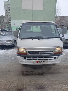 Минивэн или однообъемник Toyota Hiace 2002 года, 770000 рублей, Челябинск