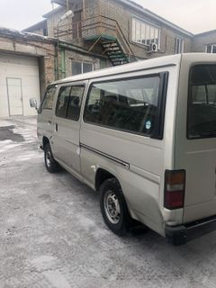 Минивэн или однообъемник Nissan Caravan 1996 года, 450000 рублей, Ачинск