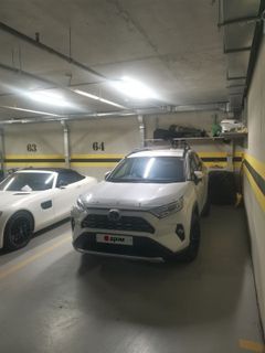 SUV или внедорожник Toyota RAV4 2019 года, 3490000 рублей, Владивосток
