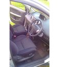  Toyota ist 2004 , 330000 , 