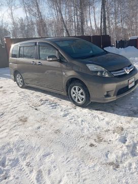 Минивэн или однообъемник Toyota Isis 2012 года, 1360000 рублей, Челябинск