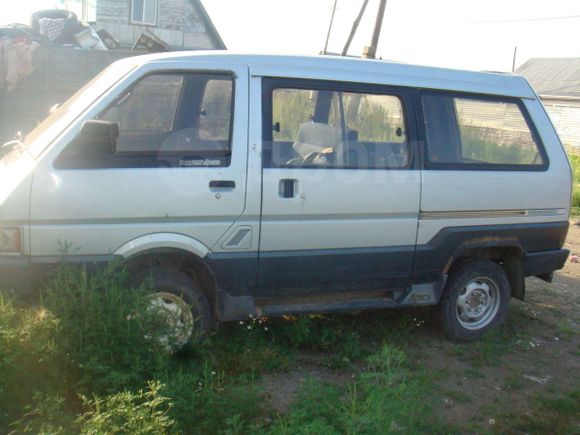    Nissan Largo 1990 , 65000 , 