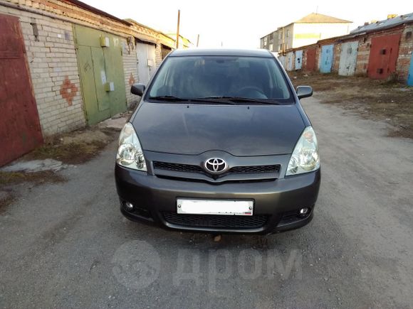    Toyota Corolla Verso 2004 , 450000 , 