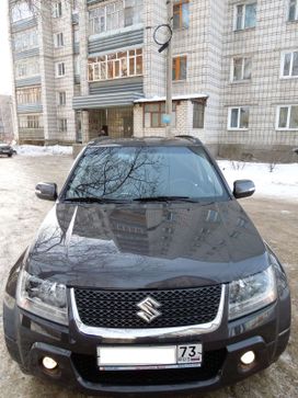 SUV   Suzuki Grand Vitara 2011 , 900000 , 