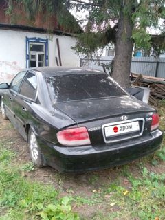 Седан Hyundai Sonata 2003 года, 300000 рублей, Барнаул