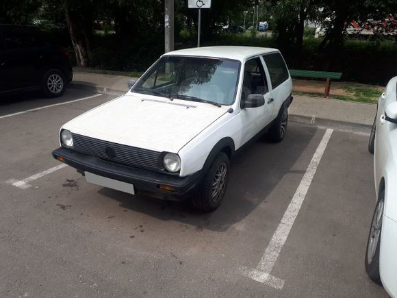  3  Volkswagen Polo 1984 , 40000 , ٸ