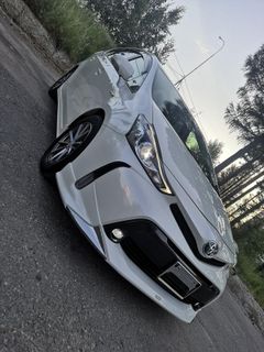 Минивэн или однообъемник Toyota Prius Alpha 2015 года, 1670000 рублей, Нерюнгри