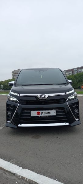    Toyota Voxy 2018 , 2900000 , 