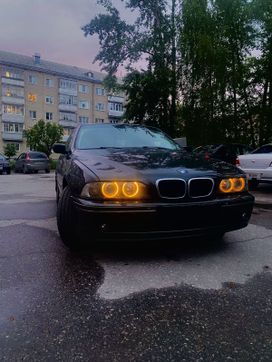  BMW 5-Series 2002 , 530000 , 