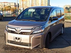 Минивэн или однообъемник Toyota Voxy 2019 года, 2650000 рублей, Челябинск