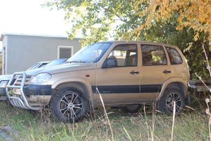 SUV   Chevrolet Niva 2004 , 195000 , 