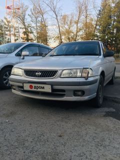 Седан Nissan Sunny 1999 года, 300000 рублей, Омск