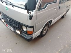 Минивэн или однообъемник Toyota Hiace 1983 года, 215000 рублей, Омск