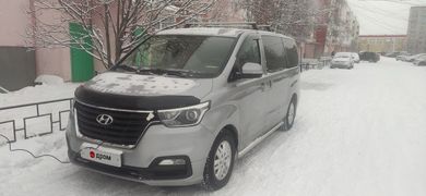 Минивэн или однообъемник Hyundai H1 2018 года, 3000000 рублей, Ноябрьск