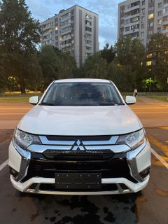 SUV или внедорожник Mitsubishi Outlander 2022 года, 2950000 рублей, Москва