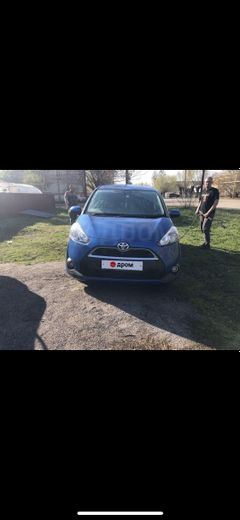 Минивэн или однообъемник Toyota Sienta 2016 года, 1550000 рублей, Челябинск