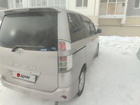 Минивэн или однообъемник Toyota Noah 2004 года, 780000 рублей, Якутск