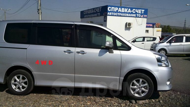    Toyota Noah 2009 , 810000 , 