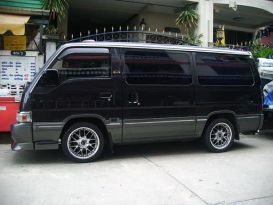    Nissan Caravan 1996 , 400000 , -