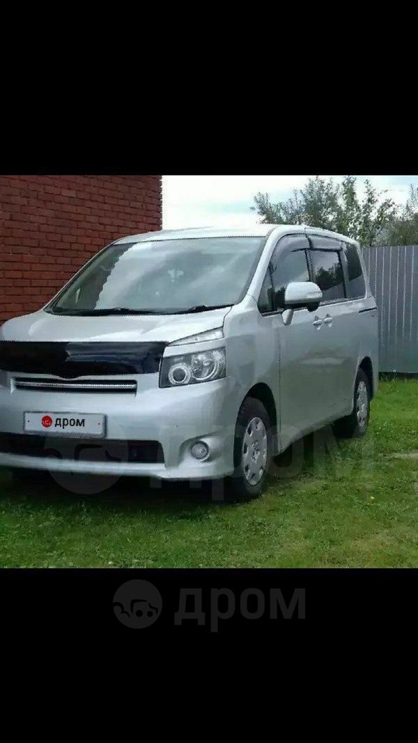    Toyota Voxy 2010 , 1160000 , 