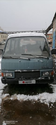 Минивэн или однообъемник Nissan Urvan 1989 года, 240000 рублей, Кемерово