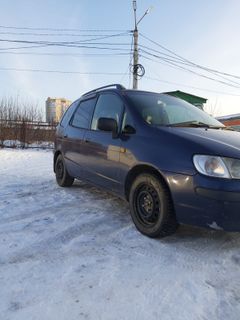 Минивэн или однообъемник Toyota Corolla Spacio 1997 года, 320000 рублей, Омск
