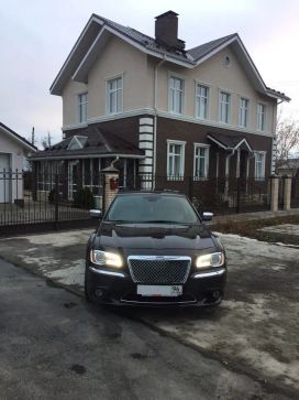 Седан Chrysler 300C 2013 года, 1400000 рублей, Екатеринбург