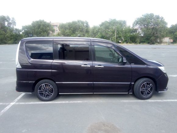    Nissan Serena 2011 , 750000 , 