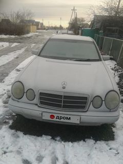 Седан Mercedes-Benz E-Class 1999 года, 350000 рублей, Здвинск