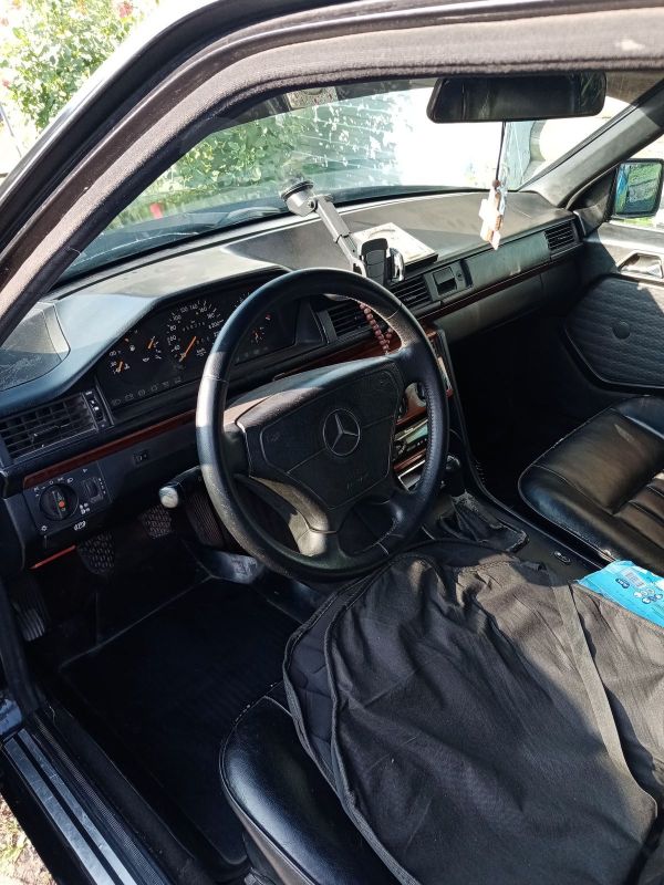  Mercedes-Benz E-Class 1992 , 130000 , 