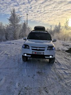 SUV или внедорожник Chevrolet Niva 2012 года, 700000 рублей, Ханты-Мансийск