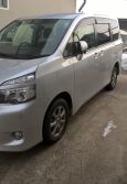    Toyota Voxy 2012 , 1100000 , 