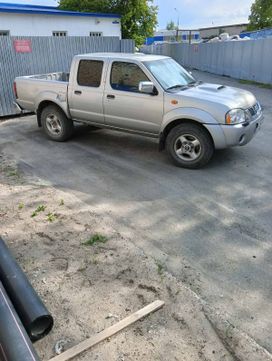  Nissan NP300 2012 , 700000 , 