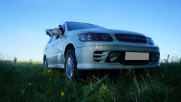    Nissan R'nessa 2001 , 330000 , -