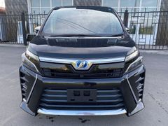 Минивэн или однообъемник Toyota Voxy 2018 года, 2536000 рублей, Уссурийск