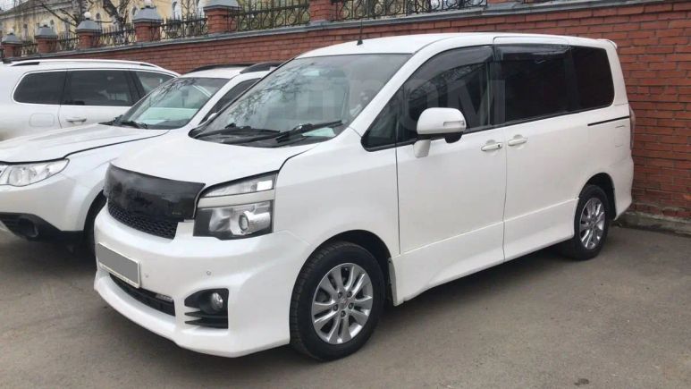    Toyota Voxy 2010 , 790000 , 