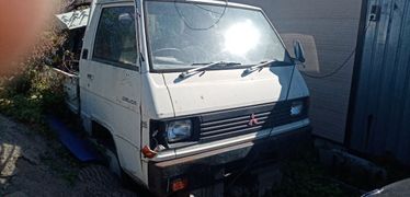 Бортовой грузовик Mitsubishi Delica 1988 года, 120000 рублей, Покровка