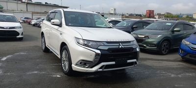 SUV или внедорожник Mitsubishi Outlander 2019 года, 2950000 рублей, Владивосток