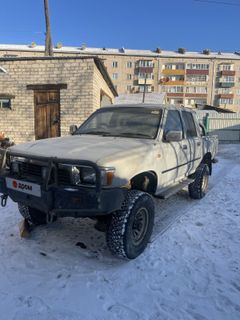 Пикап Toyota Hilux 1989 года, 670000 рублей, Дарасун
