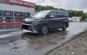 Минивэн или однообъемник Toyota Voxy 2018 года, 2570000 рублей, Москва