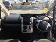    Toyota Voxy 2011 , 940000 , 